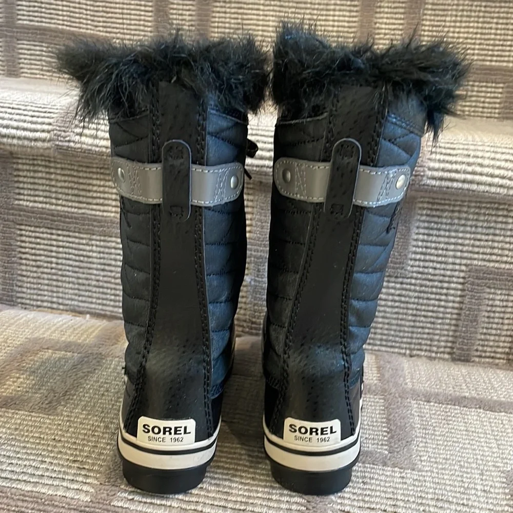 Sorel kids Snow Boots, Childrens Size 2 black with insulation and fur lining